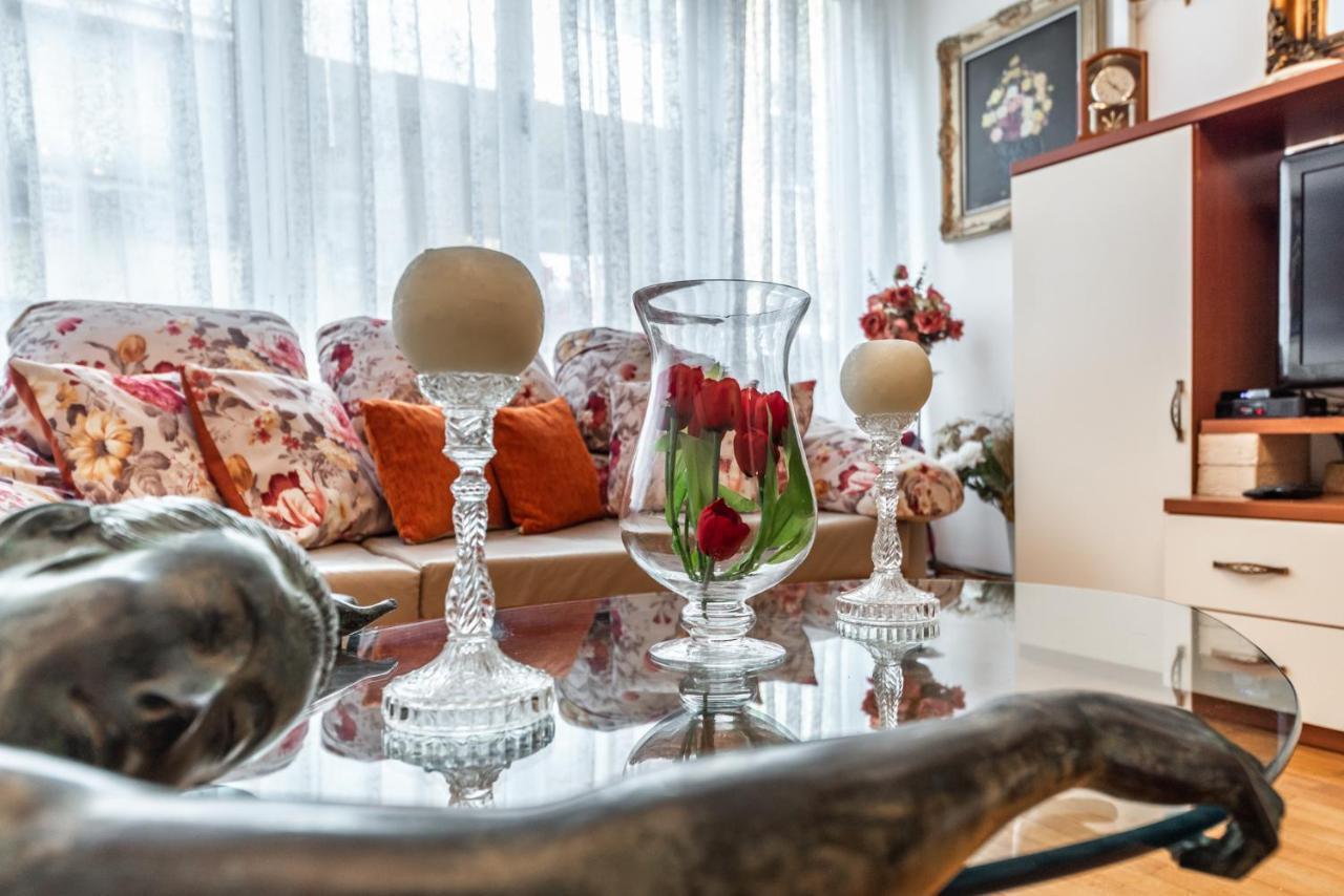 Vintage And Warm 2Br Apartament In تيرانا المظهر الخارجي الصورة
