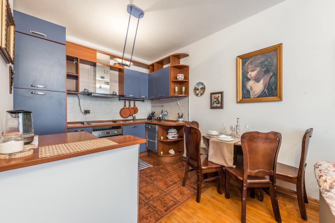Vintage And Warm 2Br Apartament In تيرانا المظهر الخارجي الصورة