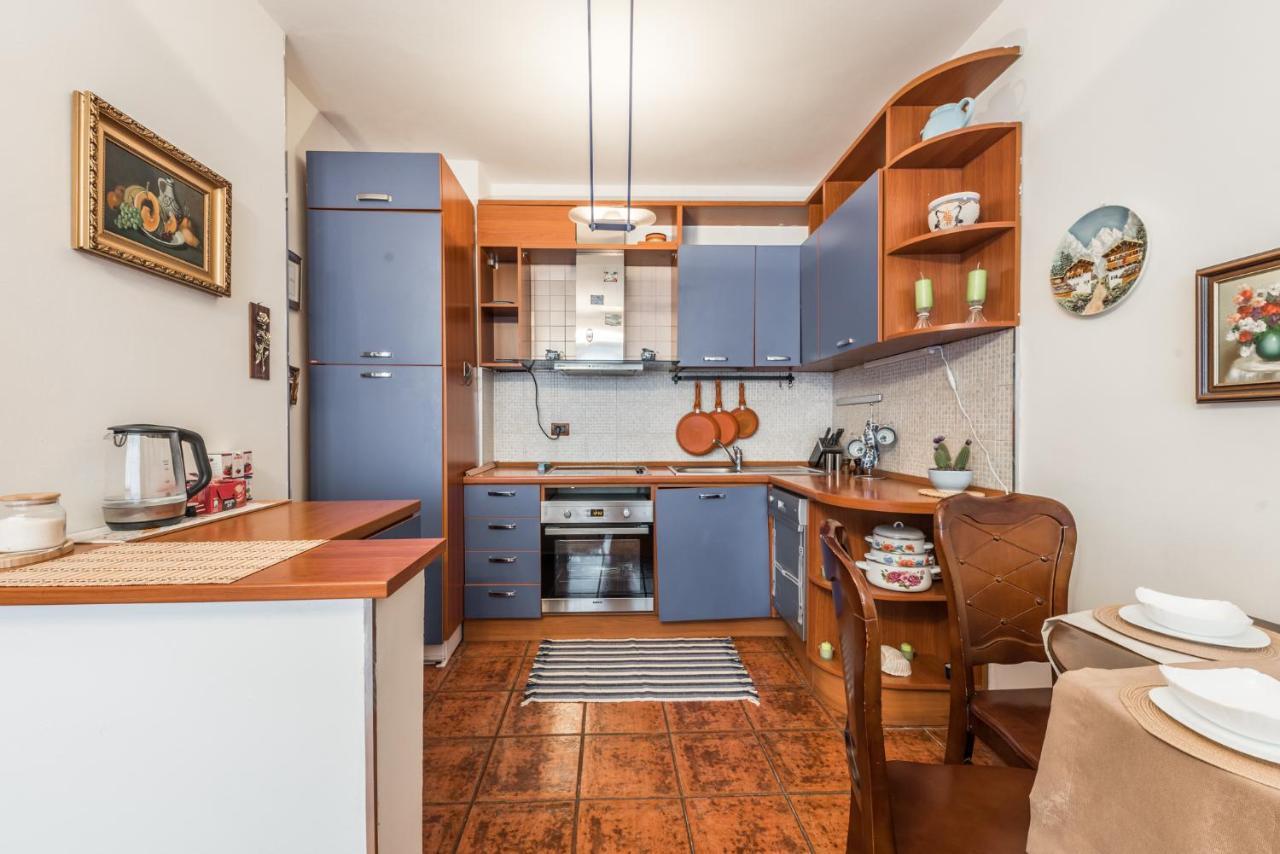 Vintage And Warm 2Br Apartament In تيرانا المظهر الخارجي الصورة
