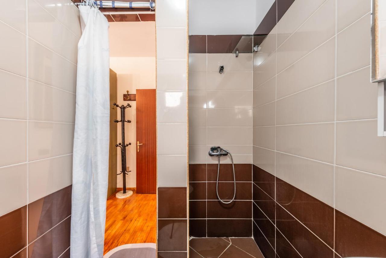 Vintage And Warm 2Br Apartament In تيرانا المظهر الخارجي الصورة
