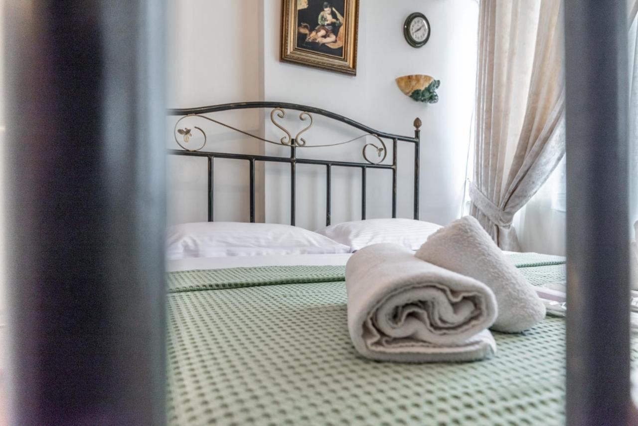 Vintage And Warm 2Br Apartament In تيرانا المظهر الخارجي الصورة