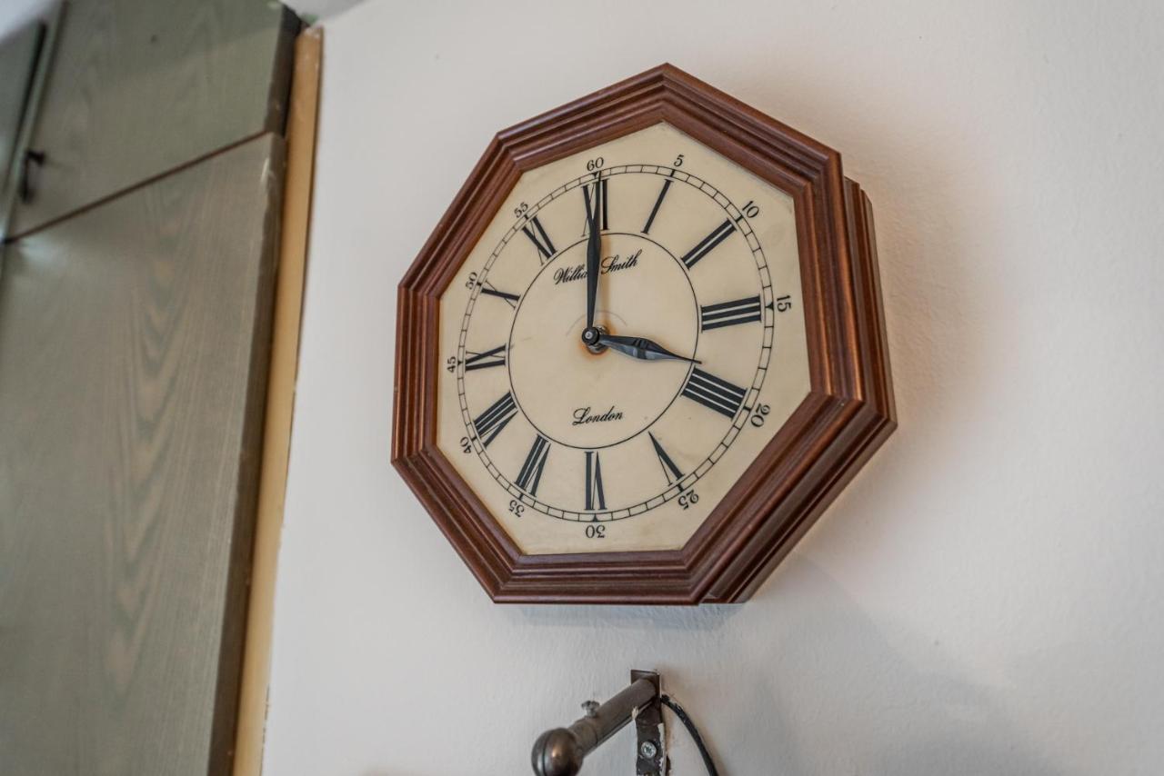 Vintage And Warm 2Br Apartament In تيرانا المظهر الخارجي الصورة