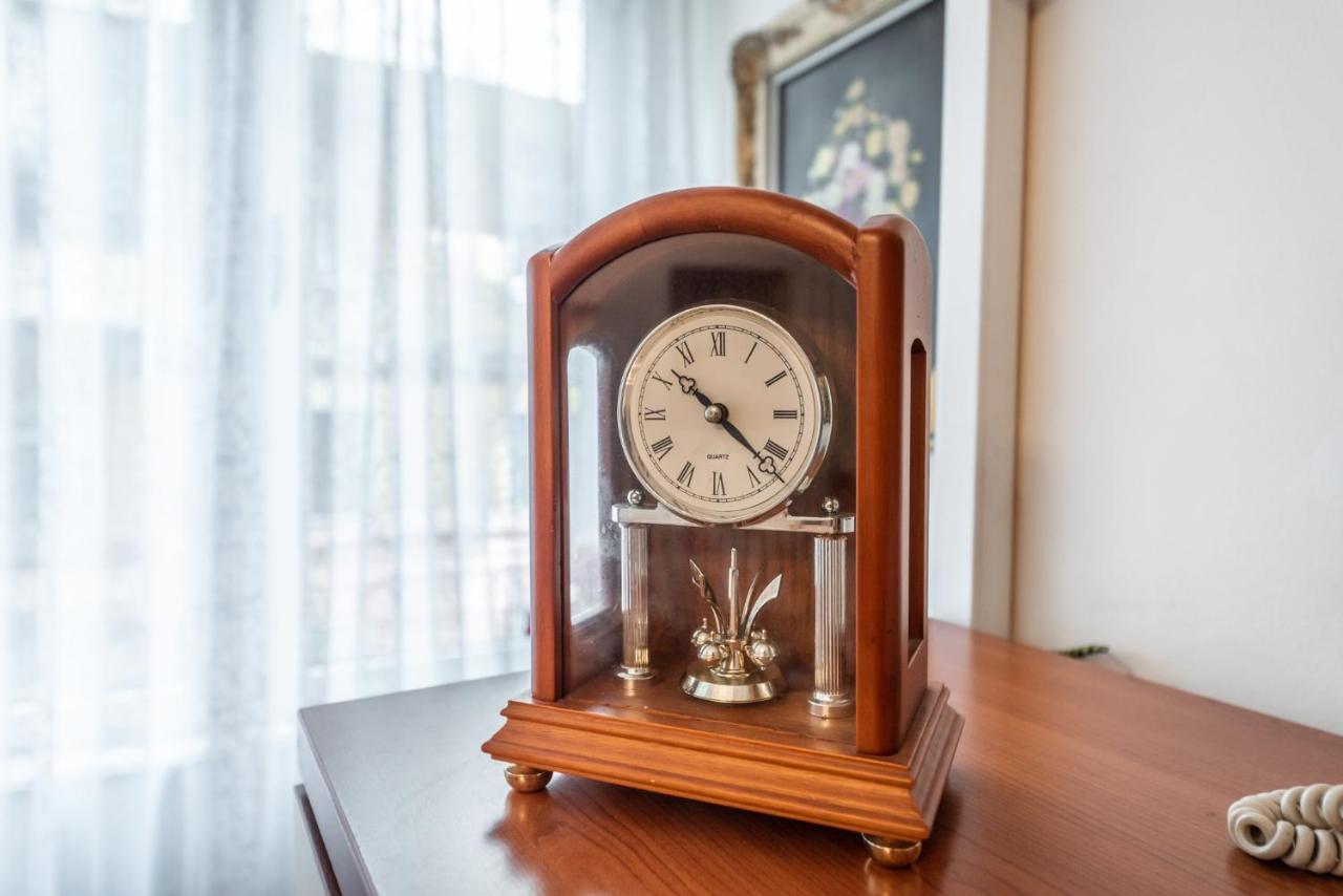 Vintage And Warm 2Br Apartament In تيرانا المظهر الخارجي الصورة