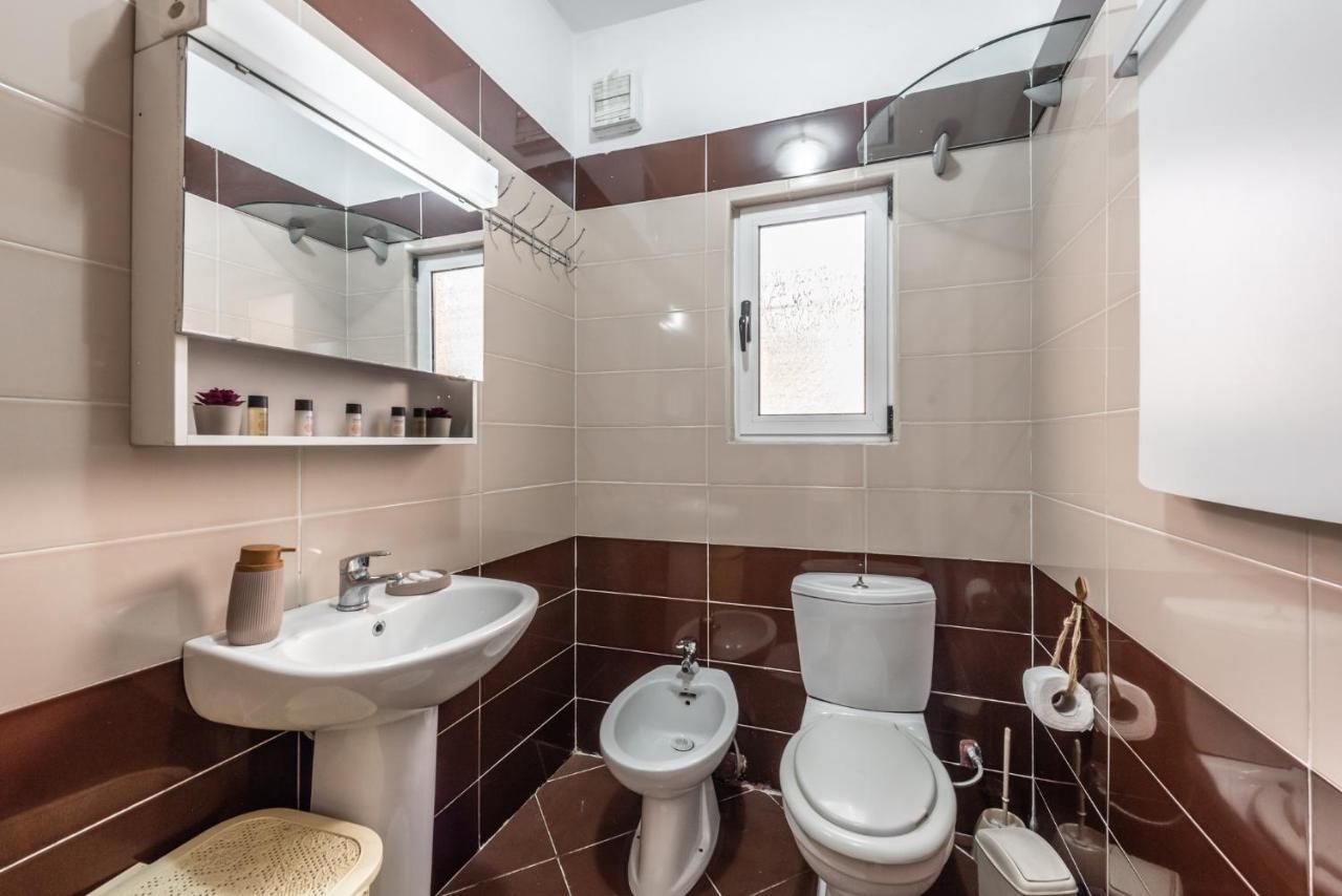 Vintage And Warm 2Br Apartament In تيرانا المظهر الخارجي الصورة