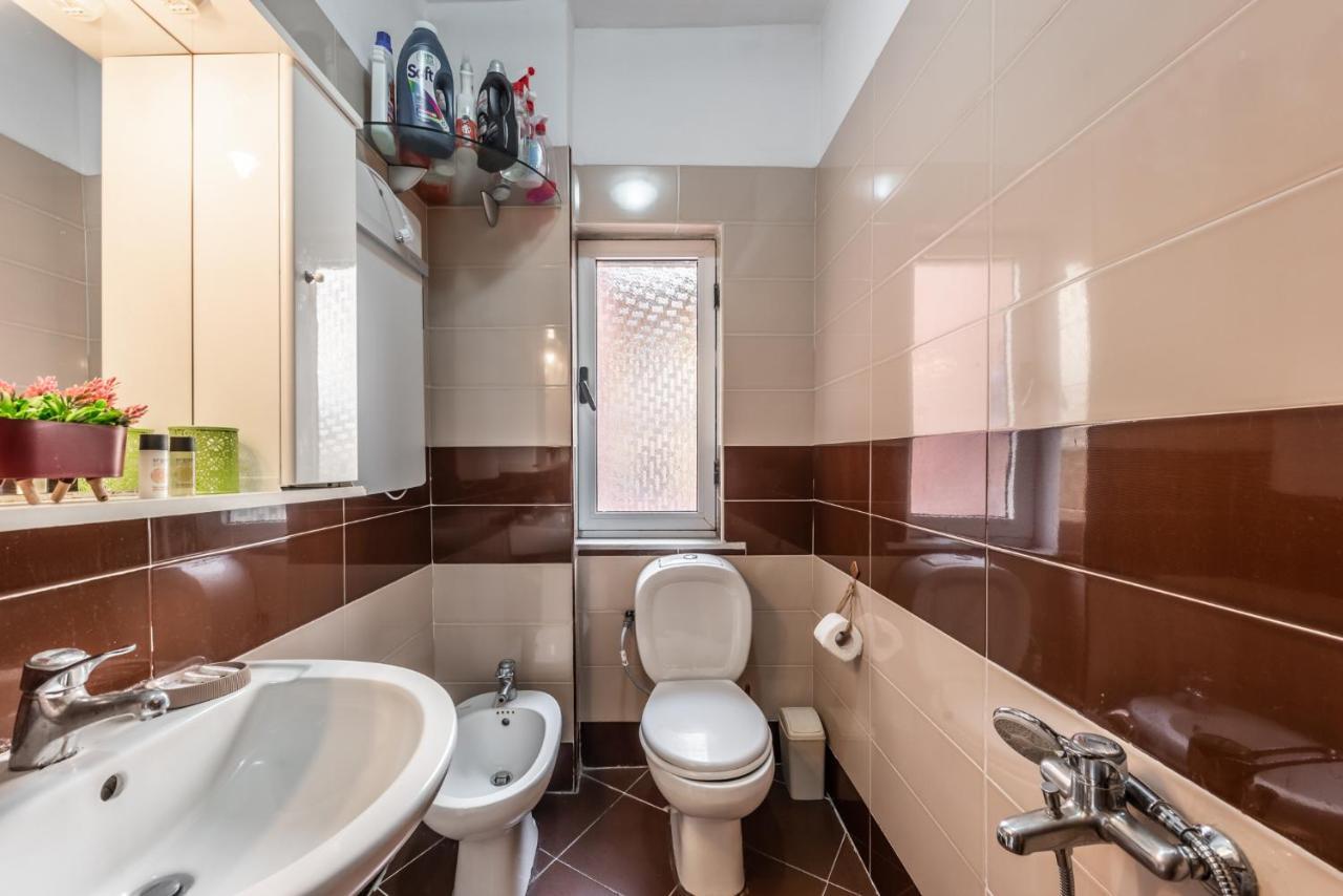 Vintage And Warm 2Br Apartament In تيرانا المظهر الخارجي الصورة