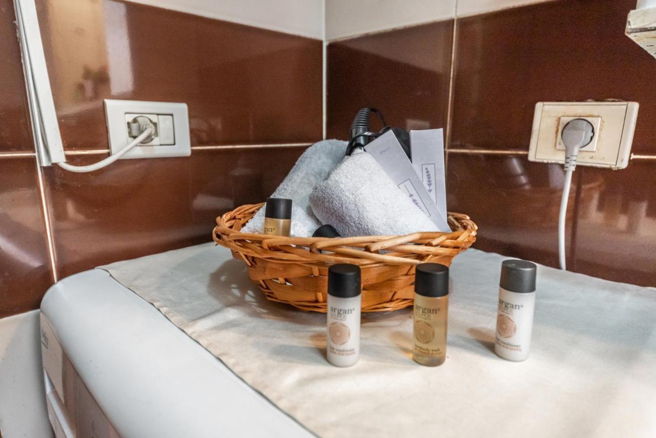 Vintage And Warm 2Br Apartament In تيرانا المظهر الخارجي الصورة